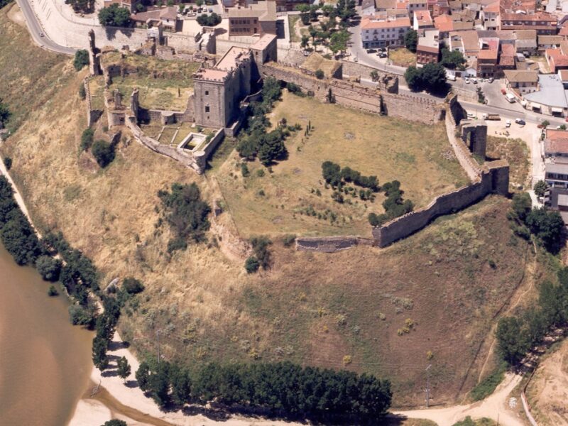 Escalona celebra un "día histórico" al abrir las puertas de su castillo mil años después siendo propiedad del pueblo