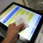 Una persona con un ticket de voto por correo en la oficina de Correos de Cibeles, a 1 de junio de 2023, en Madrid (España)
