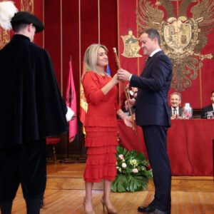 Tolón interpela a Velázquez tras acusarla de "mano negra" en los fondos europeos: "¿Están prevaricando los técnicos?"