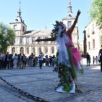 Una alegoría de la poesía recorre las calles del Casco Histórico de Toledo para presentar la décima edición del Festival Voix Vives 