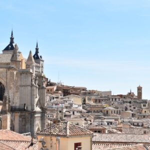 El entorno de la Catedral de Toledo, el primer distrito que supera el límite del 12% de viviendas turísticas