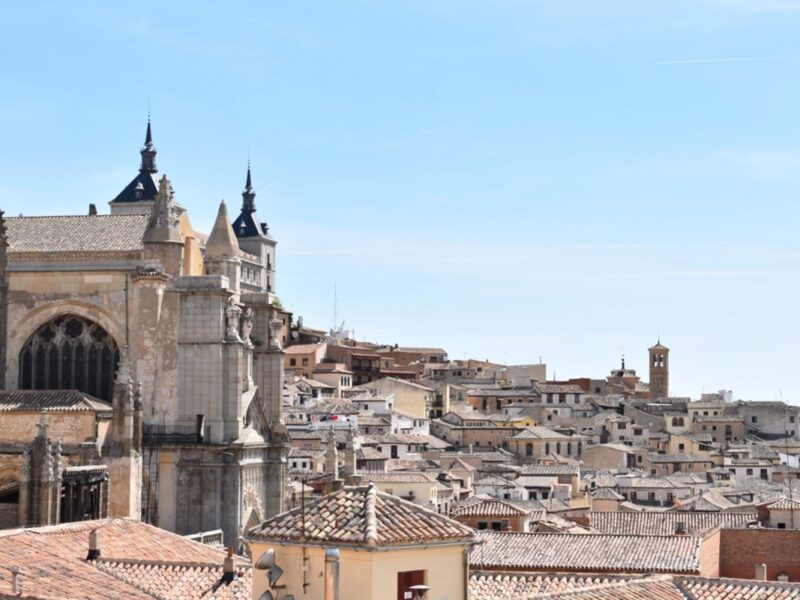 El entorno de la Catedral de Toledo, el primer distrito que supera el límite del 12% de viviendas turísticas