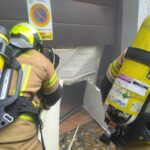 Los bomberos extinguen un incendio en el garaje de una vivienda en el Casco Histórico