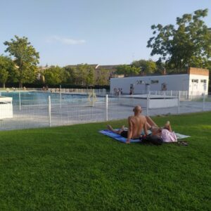 Bajen los precios de las piscinas municipales, por favor