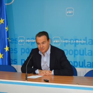 De alcalde de Toledo a ser vetado por Europa, así ha sido la carrera política de Agustín Conde que vuelve al Congreso de los Diputados