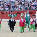 El Ayuntamiento de Ventas con Peña Aguilera patrocina un acto taurino que incluye un "espectáculo cómico" de personas con enanismo