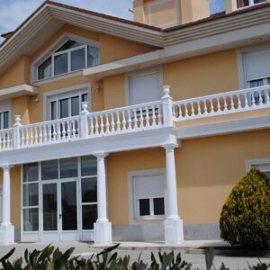 Trasladan al hospital por posible intoxicación alimentaria a seis usuarios de una residencia de mayores de Nambroca