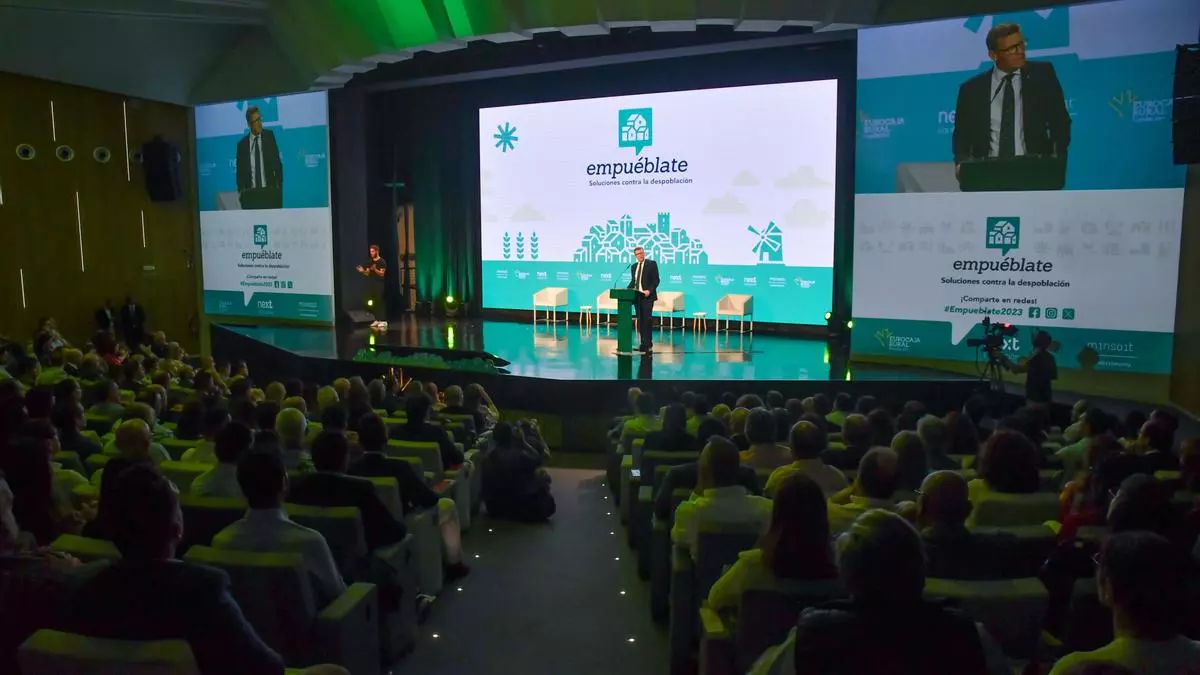 Velázquez pide abordar la despoblación del Casco Histórico en la próxima jornada 'Empuéblate'