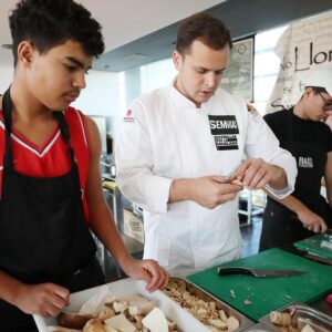 El alumnado de la Escuela de Hostelería de Carlos Maldonado aprende de diez chefs Estrella Michelín