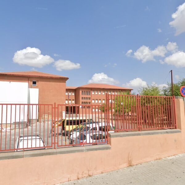 Un docente del IES Julio Verne de Bargas sufre una agresión por parte de alumnado