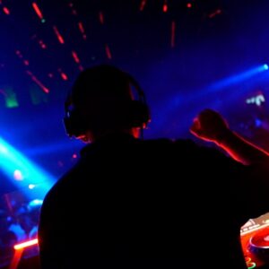 808 Radio celebra sus 14 años como referente de la música electrónica toledana en un pase con Svreca como aliado