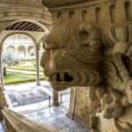 escultura patrimonio patio museo santa cruz