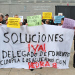 Familias de Río Yedra se concentran para exigir a Fomento un acuerdo consensuado para pagar los alquileres