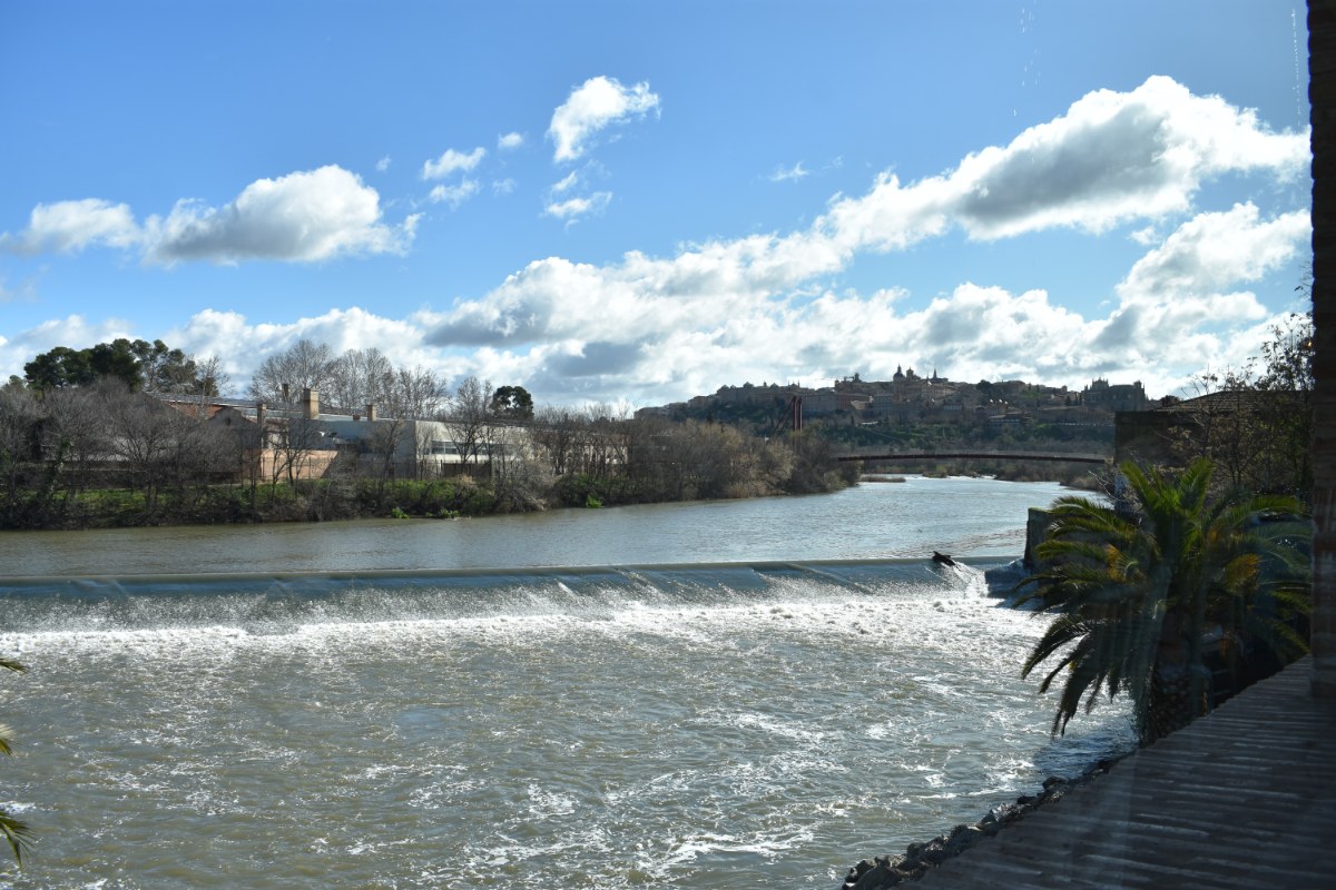 Aseos químicos para evitar vertidos al río Tajo, la condición del Ayuntamiento de Toledo para conceder la licencia de la terraza de la Peraleda