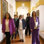 A la izquierda, en primer plano, María José Ruiz, científica y profesora de la Universidad de Castilla-La Mancha en Toledo, en el Parlamento regional Foto Carmen Toldos