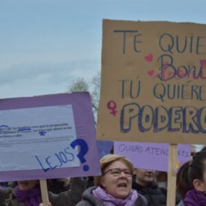 La pobreza tiene rostro de mujer: la feminización de la miseria en el siglo XXI