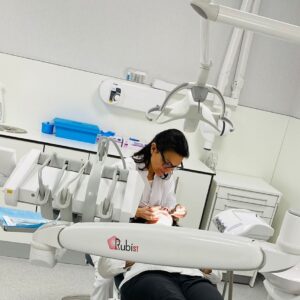 Quirónsalud Toledo recuerda que "una mala higiene bucal" puede provocar problemas digestivos, cardíacos e incluso cáncer oral