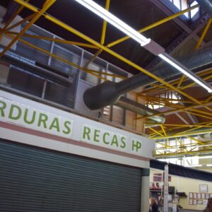 Comerciantes del Mercado de Abastos y Ayuntamiento negocian una indemnización por el cierre de los locales durante las obras