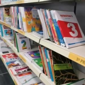 El nuevo sistema de préstamo de libros de texto de Castilla-La Mancha arranca el próximo curso escolar