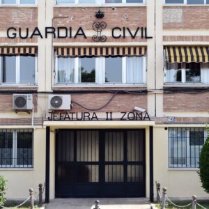 Velázquez dice que es Interior quien debe desamiantar el cuartel y lamenta que no se hiciese antes