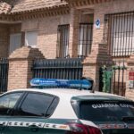 Un coche de la Guardia Civil en el lugar en el que han sido detenidas las dos personas relacionadas con el asesinato de Borja Villacís, a 5 de junio de 2024, en Yuncos, Toledo. -