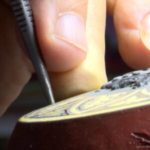 El damasquinado de Toledo ya es oficialmente Bien de Interés Cultural, un reconocimiento al arte milenario de "dibujar con oro"