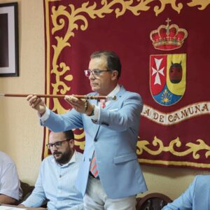 El alcalde de Camuñas se aferra a su cargo pese a ser expulsado del PP y mientras veta a la oposición