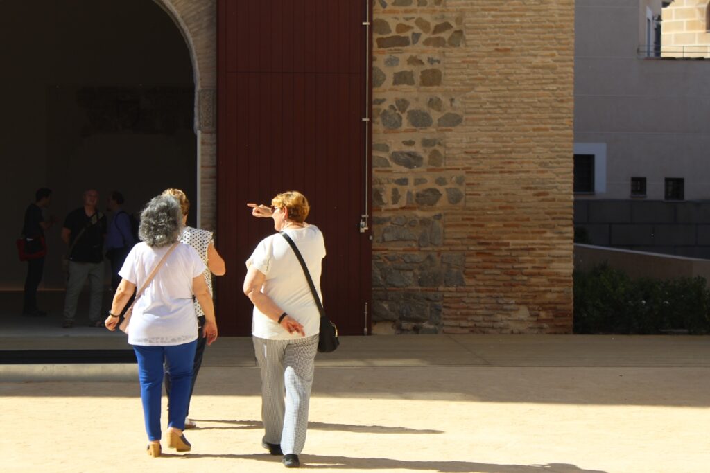 Nuevo programa de actividades para mayores en Toledo centrado en combatir la soledad: "Tienen mucho que enseñarnos"