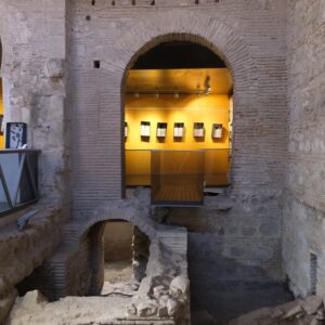 La artista toledana Marta Ordóñez llega a las Cuevas de Hércules con una exposición "crítica y reflexiva"