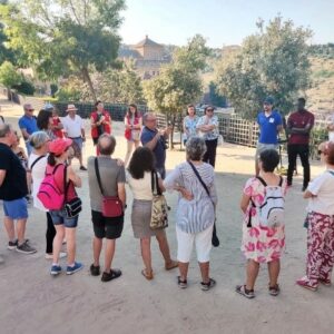 La vecindad del Casco Histórico impulsa un barrio "vivo" con paseos saludables y rutas nocturnas