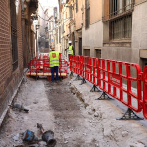 Velázquez visita las obras del eje que afecta a la calle Alfileritos: "Contribuirá a fijar población en el Casco"