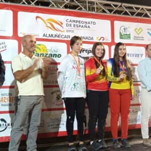 Las talaveranas Carla Gómez y Zaira Vargas se proclaman campeonas de España de BMX Racing