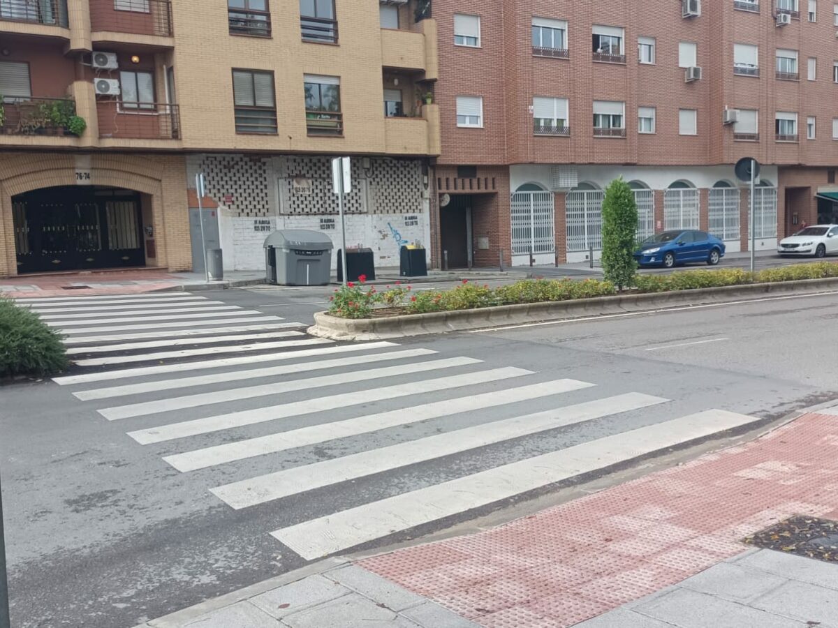 Movilidad estudia un nuevo semáforo en el Paseo de la Rosa pero niega que sea una vía "peligrosa"