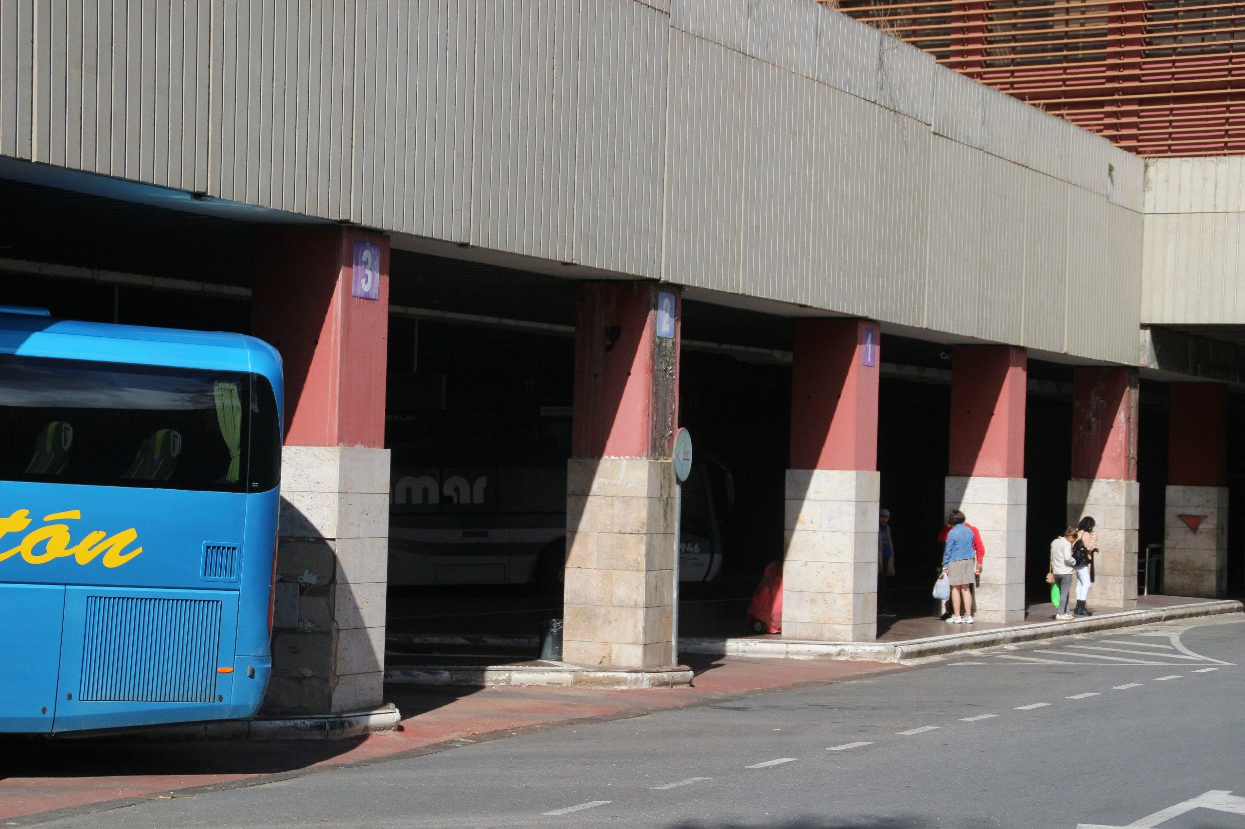 Los conductores de los autobuses de la línea Toledo-Madrid anuncian movilizaciones en octubre