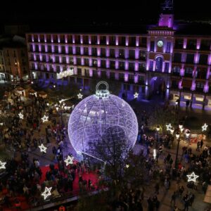 Toledo, "la mejor ciudad de España", se gastará 30.000 euros más que el año pasado en la iluminación navideña