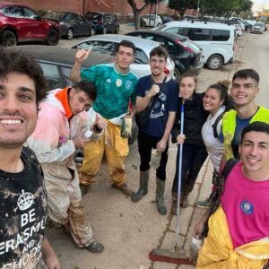 La espontánea solidaridad de universitarios de Toledo en Valencia: "La situación supera con mucho lo que se ve por la tele o en redes"