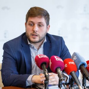 Nacho Hernando no cree que los 350 pisos turísticos sin regular en Toledo influyan en el problema de la vivienda