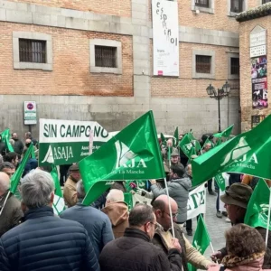 Agricultores y ganaderos protestan en Toledo por la situación del campo: "Estamos en problemas nosotros y también los consumidores"