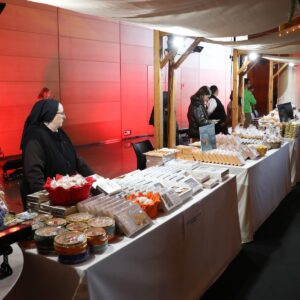 Nueve conventos ofrecen sus dulces y otros productos en el Palacio de Congresos de Toledo