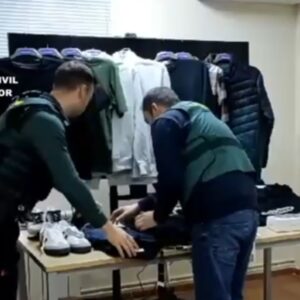 Dos detenidos por robar ropa y zapatillas de una tienda de Quintanar de la Orden