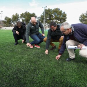 Así luce el campo de fútbol Paulino Lorenzo tras la renovación integral del césped