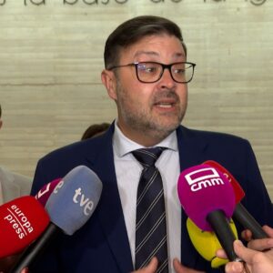 Educación esperará la resolución del juicio por agresión al director del colegio Rosa Parks pero destaca "la condena de toda la sociedad"