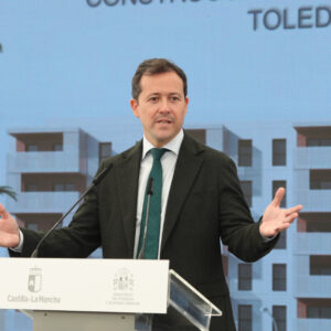 Velázquez se compromete a hacer una promoción de viviendas públicas en Palomarejos