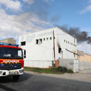 El incendio en un antiguo matadero abandonado del Polígono queda extinguido