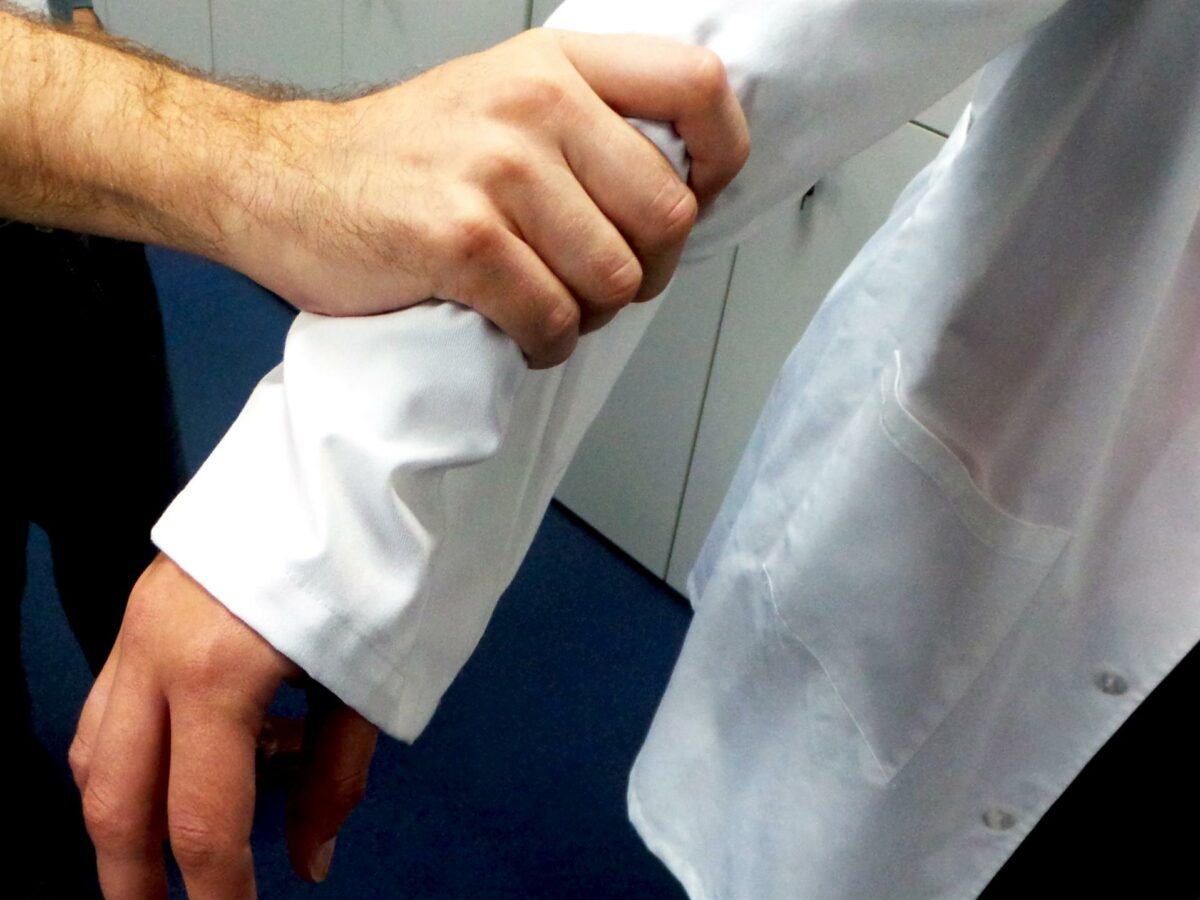 Castilla-La Mancha registró 28 agresiones a médicos en 2025: siete de cada diez víctimas son mujeres