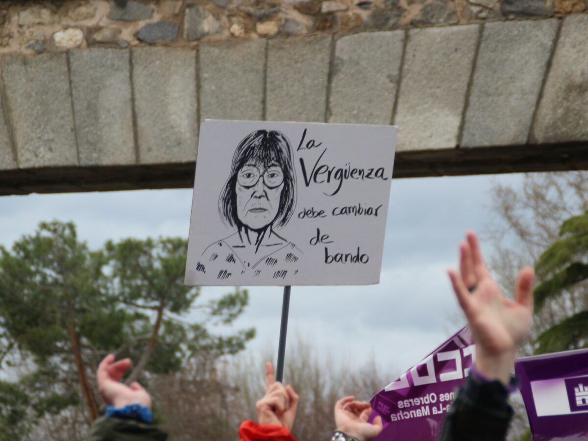 Movimiento Sumar Toledo denuncia que el Gobierno de PP y Vox "borra el 8M del Ayuntamiento" al no colocar el lazo