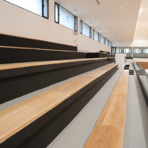 El Ayuntamiento pedirá a la empresa que renovó el pabellón de la Escuela de Gimnasia reparar las goteras