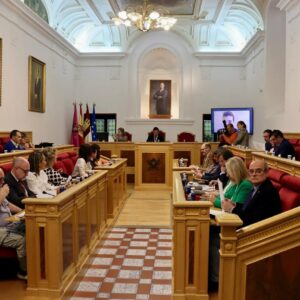 El pleno de Toledo aprueba por unanimidad la defensa de los caminos públicos y rechaza la iniciativa de creación de vivienda pública del PSOE