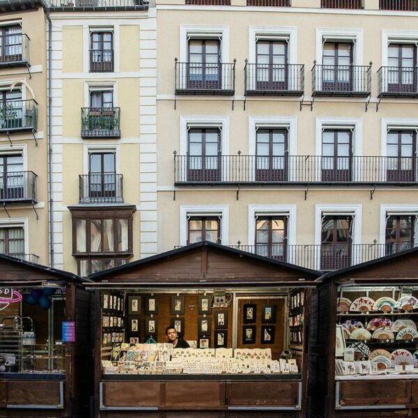 Talento, creatividad y emoción se reúnen en Zocodover en la II edición de la Feria de artesanía MIA