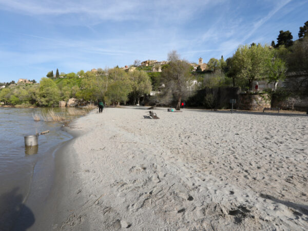 El Ayuntamiento confirma que no hay "ningún problema" en los sedimentos de la playa del Tajo en Toledo